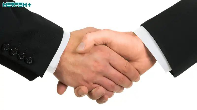 چگونه وفاداری مشتری بر موفقیت یک سازمان تأثیر می‌گذارد؟